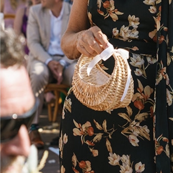 Other - Elegant Tan Woven flower Baskets with White Ribbon set of 2